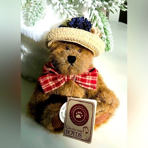 Gen-you-wine BOYDS Bears “Betty Jane Maybeary” - Picture 2 of 9